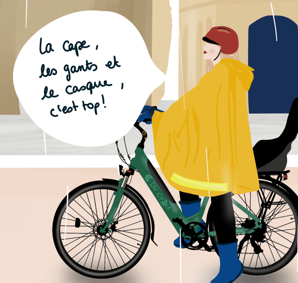 Une dame sur son vélo électrique, sous la pluie, donnant une liste d'accessoires indispensables à la pratique du vélo en tout temps
