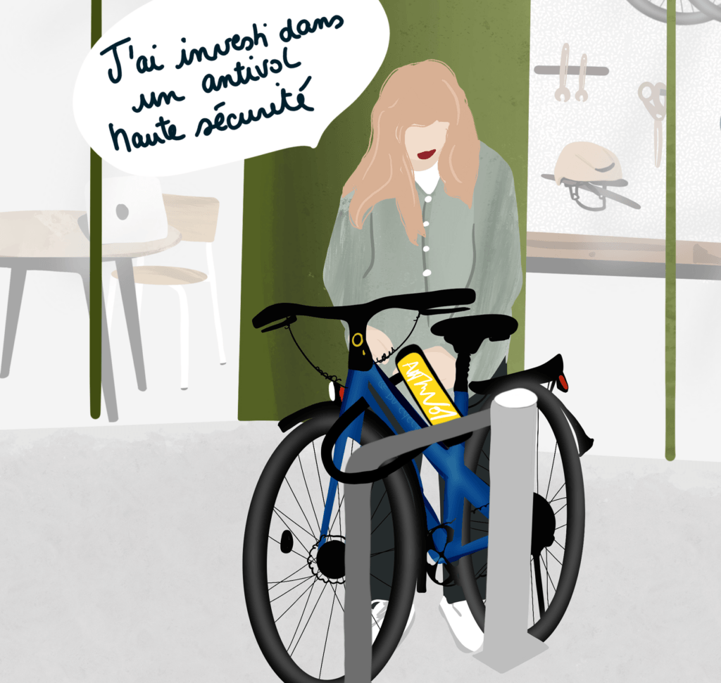 Dame, cycliste qui attache son vélo avec un antivol